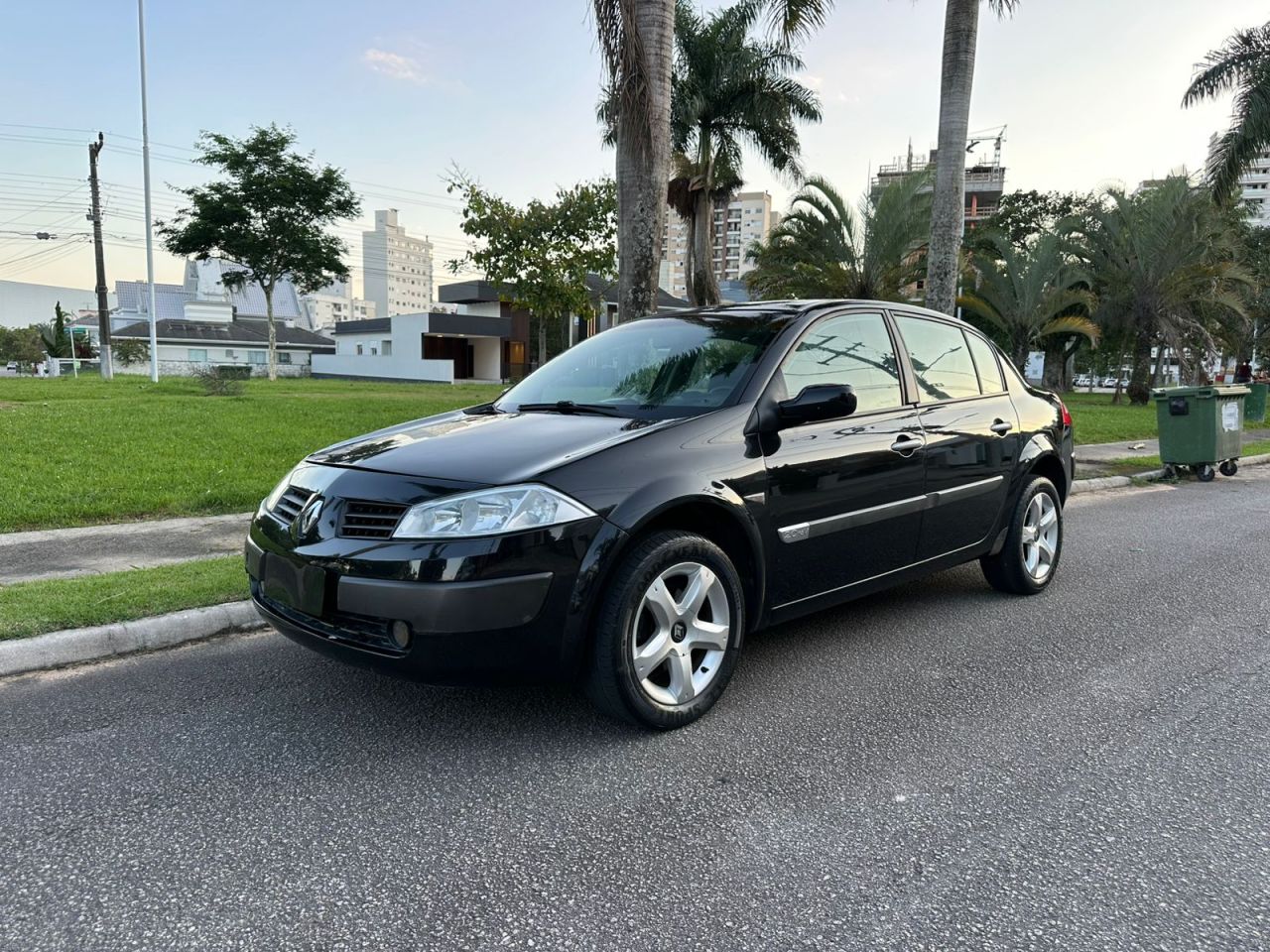 Megane Sedan Dynamique 2.0 16V Mec.