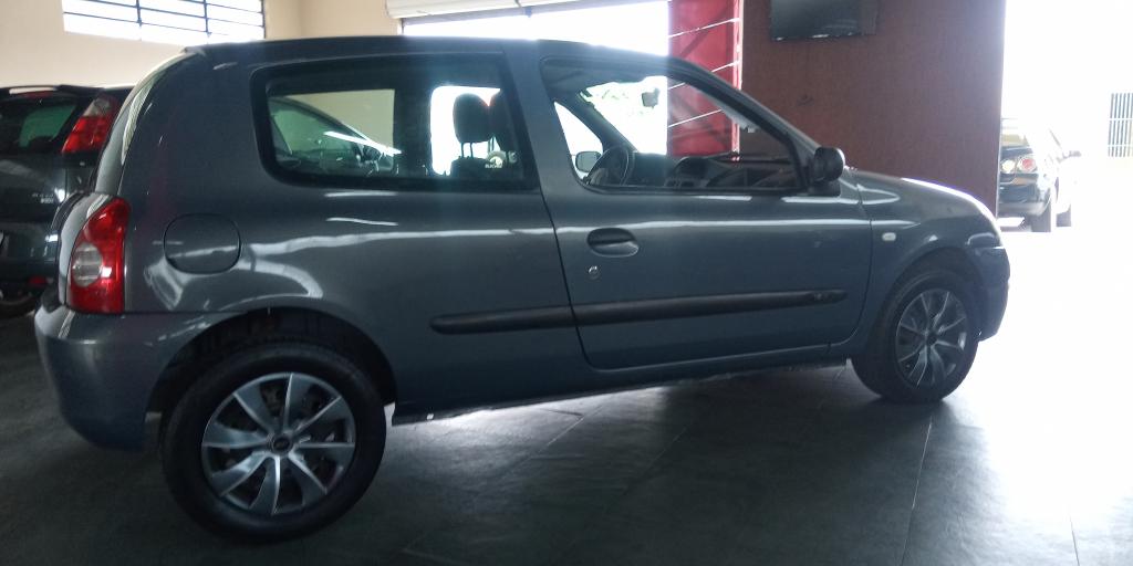 Clio Authentique 1.0 8V 3p