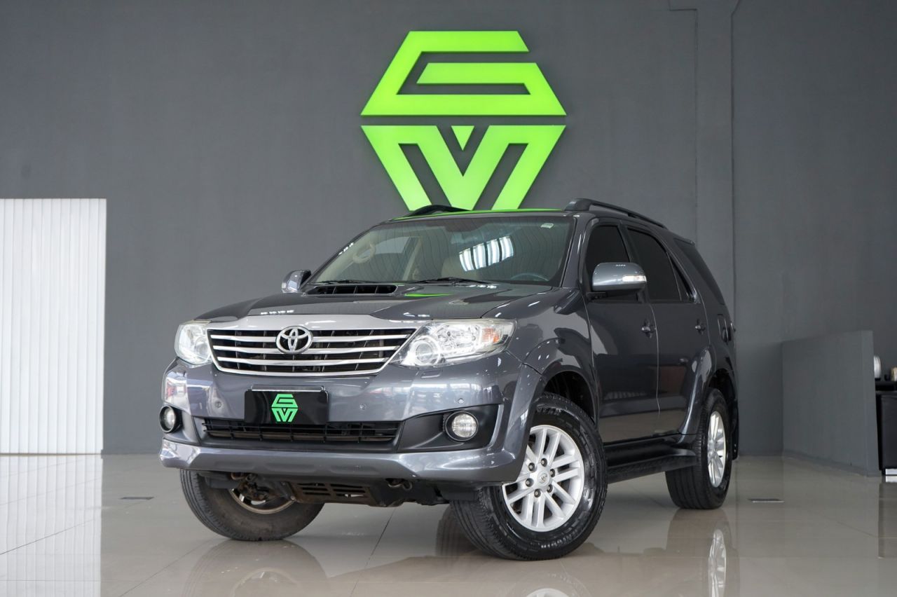 Hilux SW4 SRV D4-D 4x4 3.0 TDI Dies. Aut