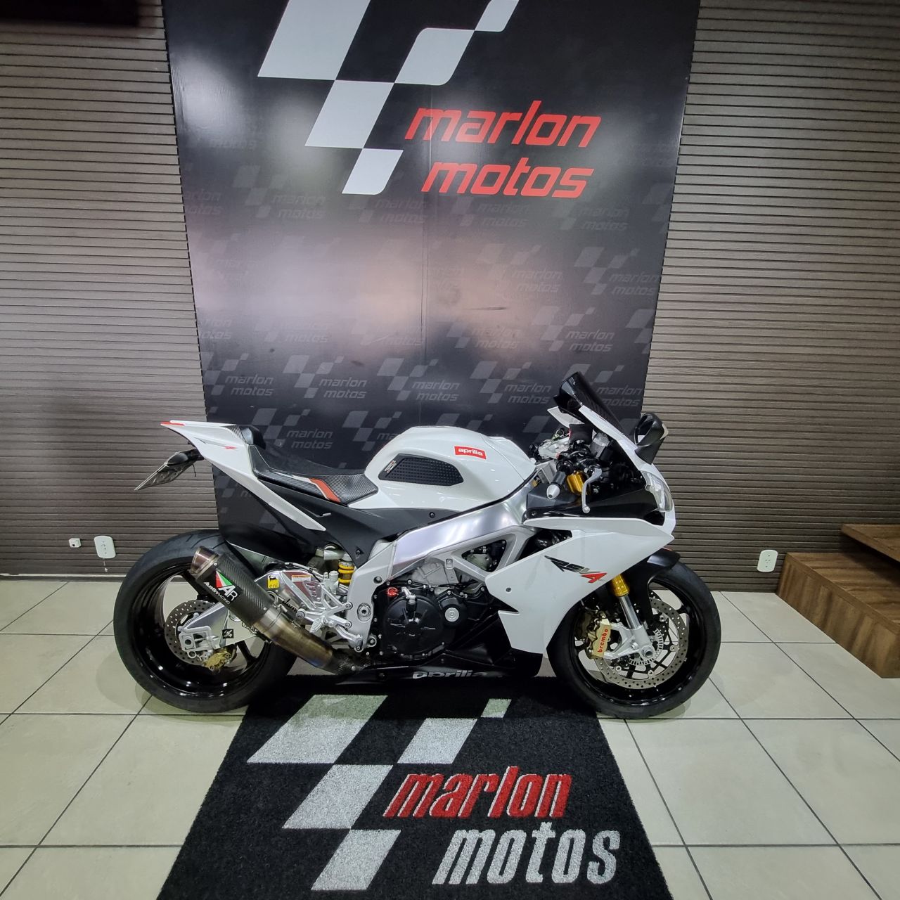 RSV4-R
