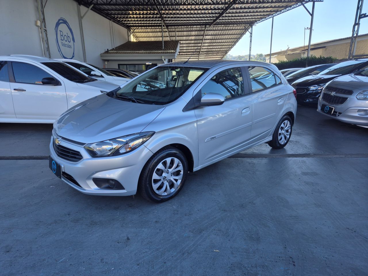 Onix LT 1.4 Flex Completo 2018 Troco e Financio