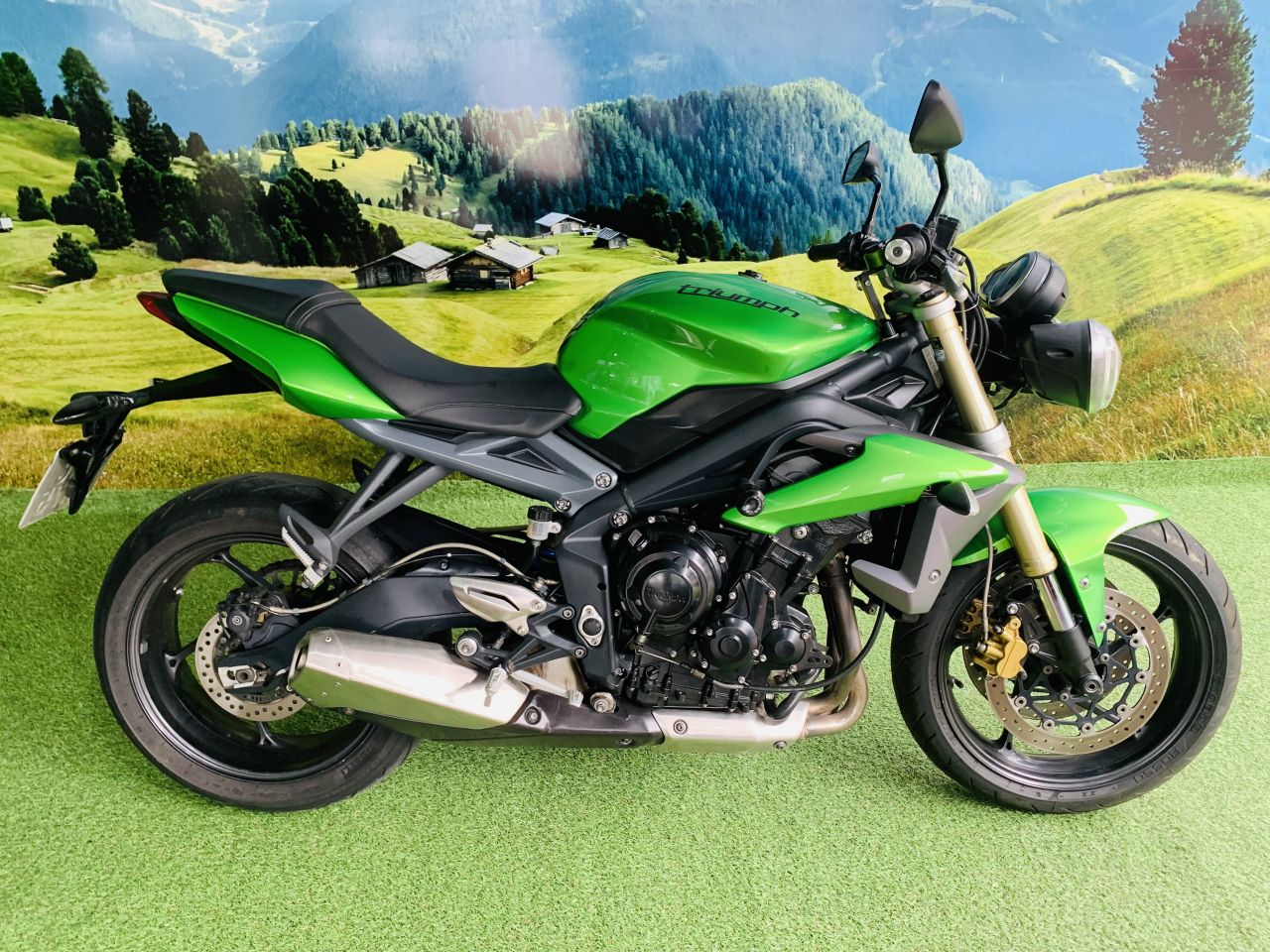STREET TRIPLE 675