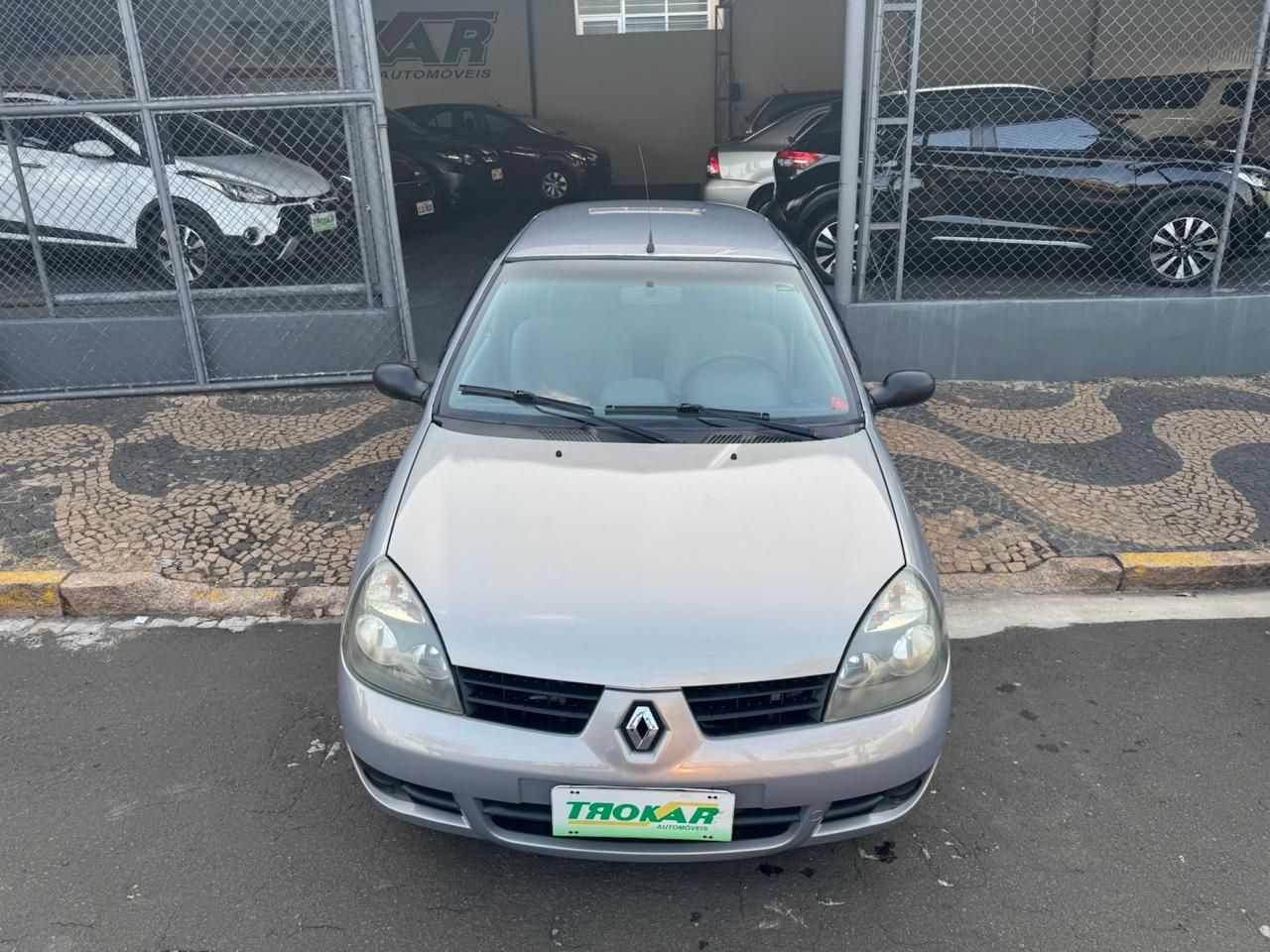 Clio Authentique 1.0 8V 3p