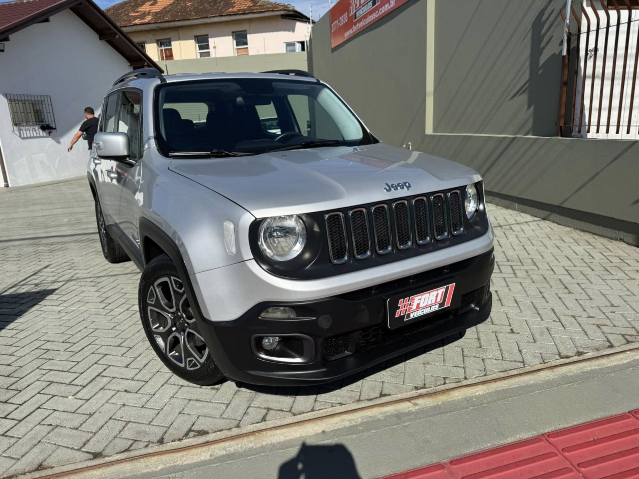 Renegade Longitude 1.8 4x2 Flex 16V Aut.