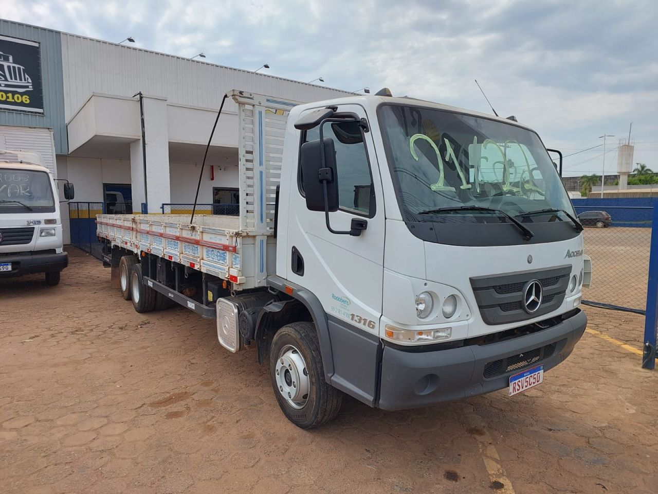 Accelo 1316 6x2 