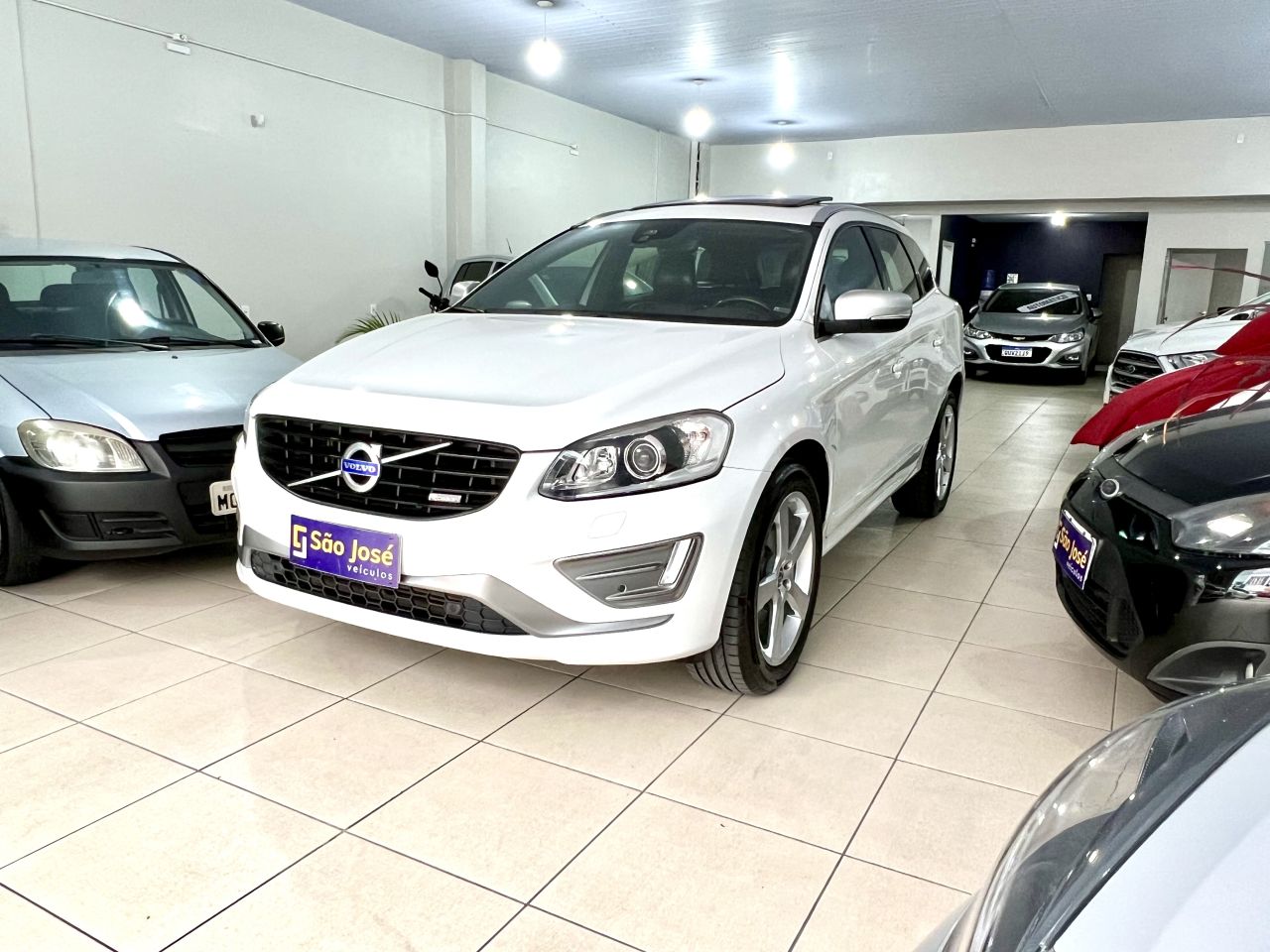 XC 60 T-5 R-DESIGN 2.0 2015 + Teto Solar + cambio 8 marchas 