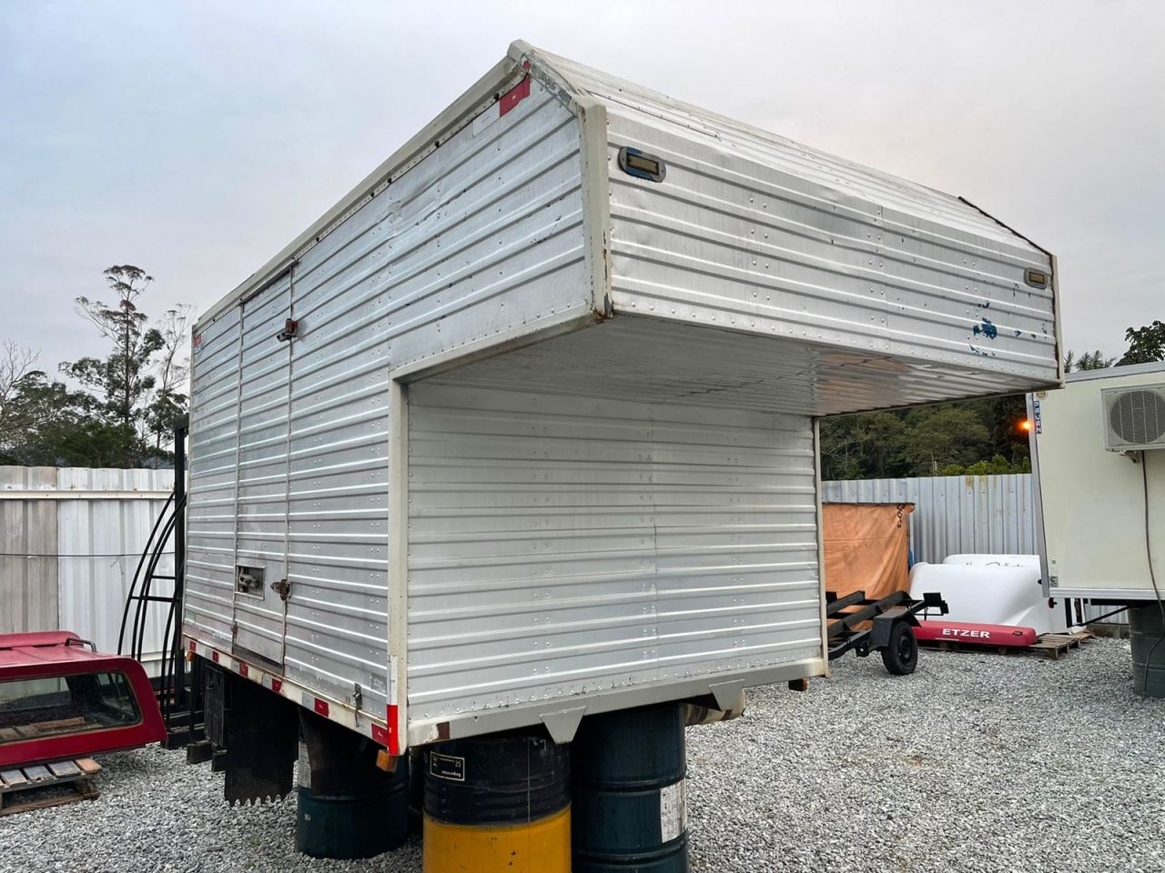 Bau Aluminio Argi Carga Seca com Chapeu Caminhao ¾ 2011