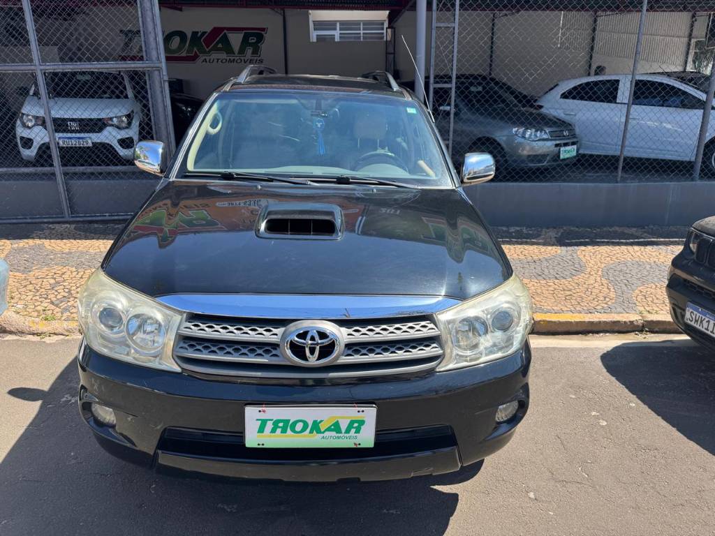 Hilux SW4 SRV D4-D 4x4 3.0 TDI Dies. Aut