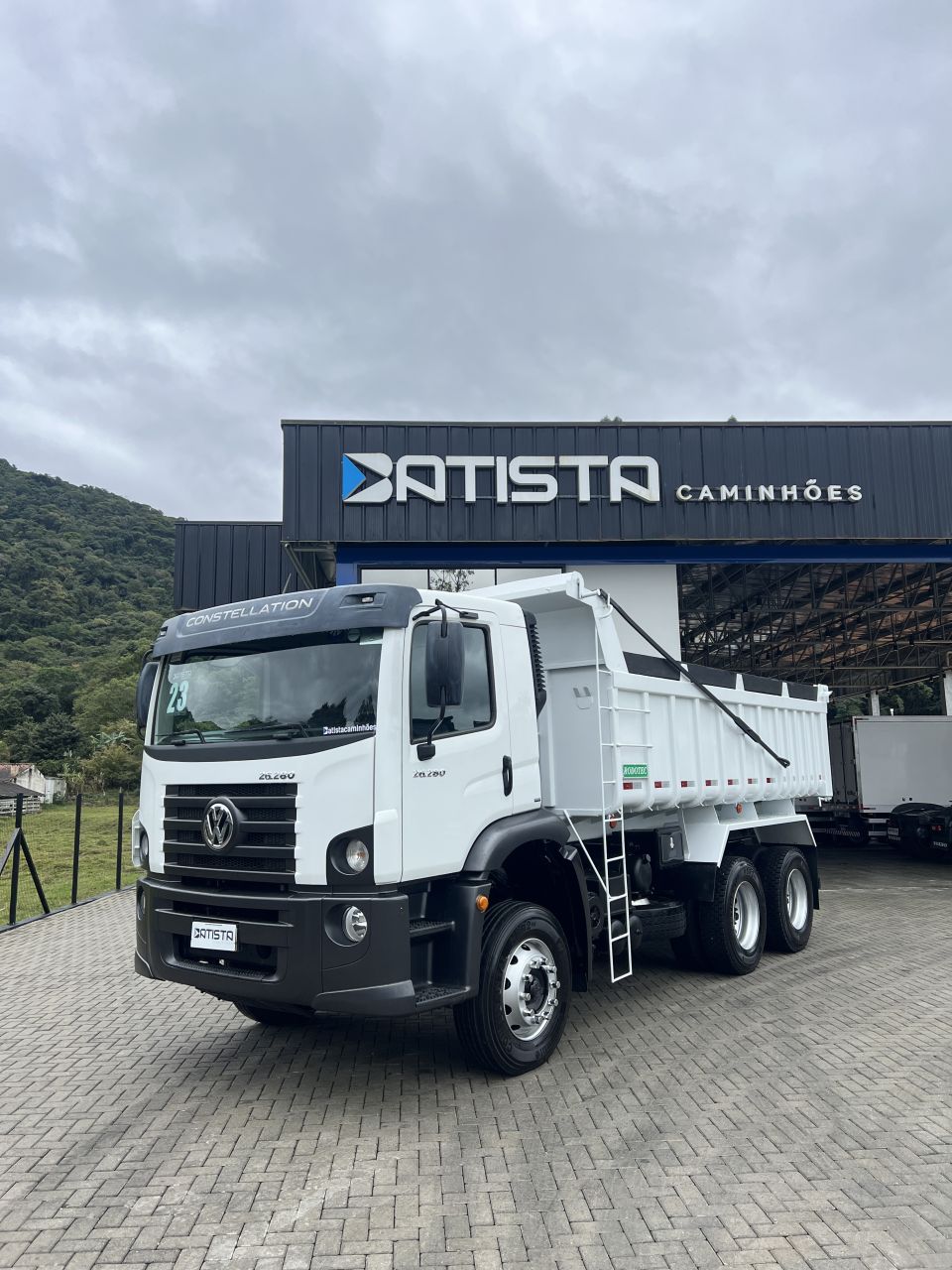  Vw 26-280 Constellation 6x4 2023 - Cacamba Rodotec de 12m3 - Baixo KM