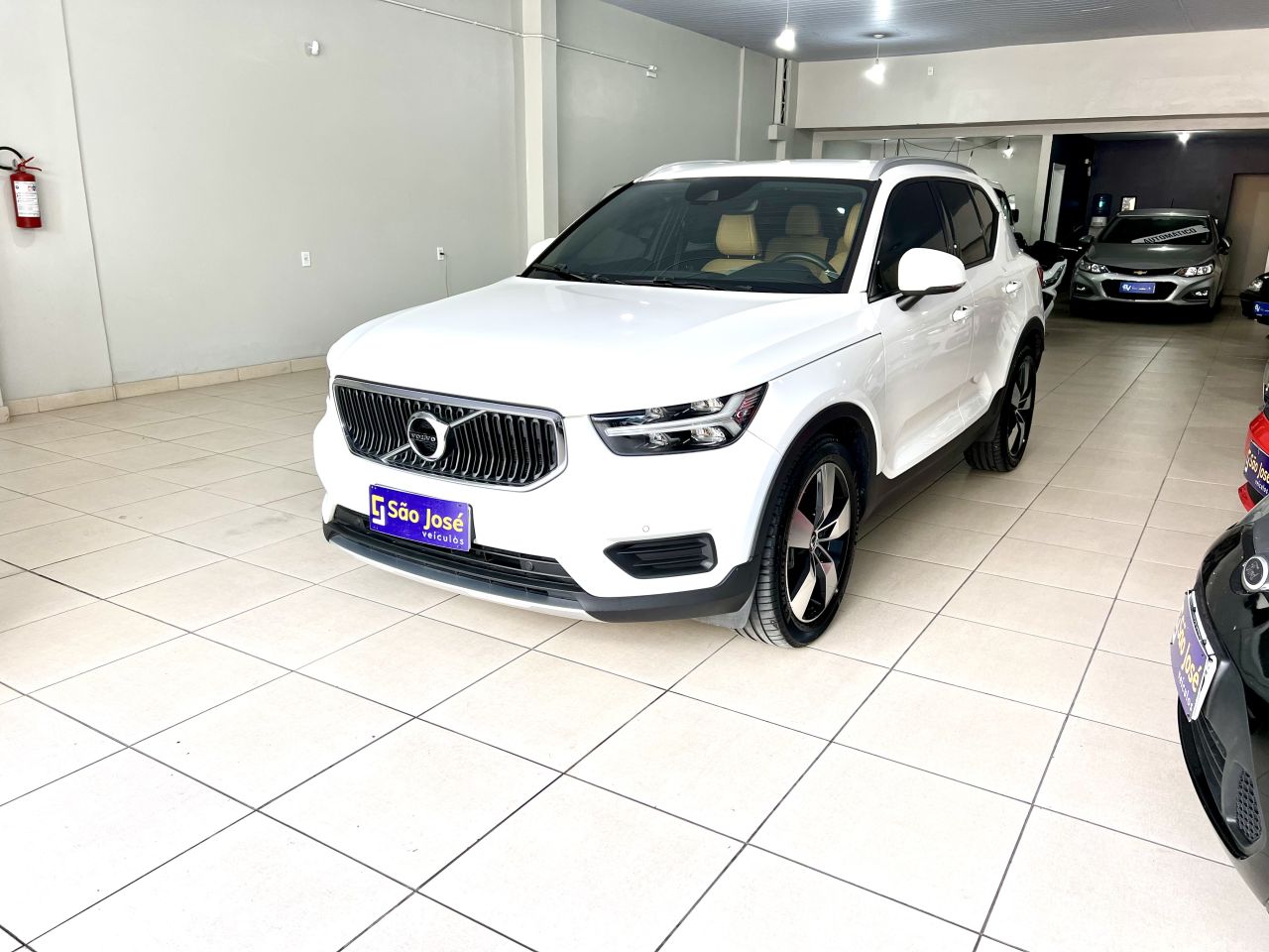 XC 40 T-4 MOMENTUM 2.0 190cv FWD