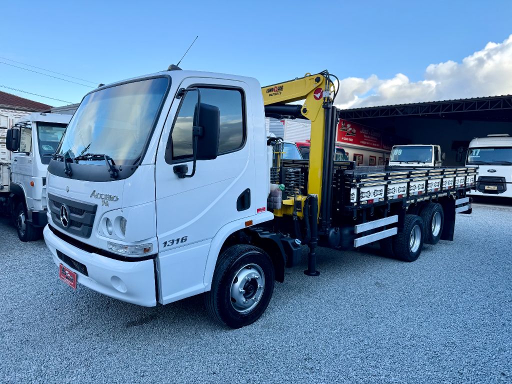 Accelo 1316 Munck 7.500 Com Carroceria 