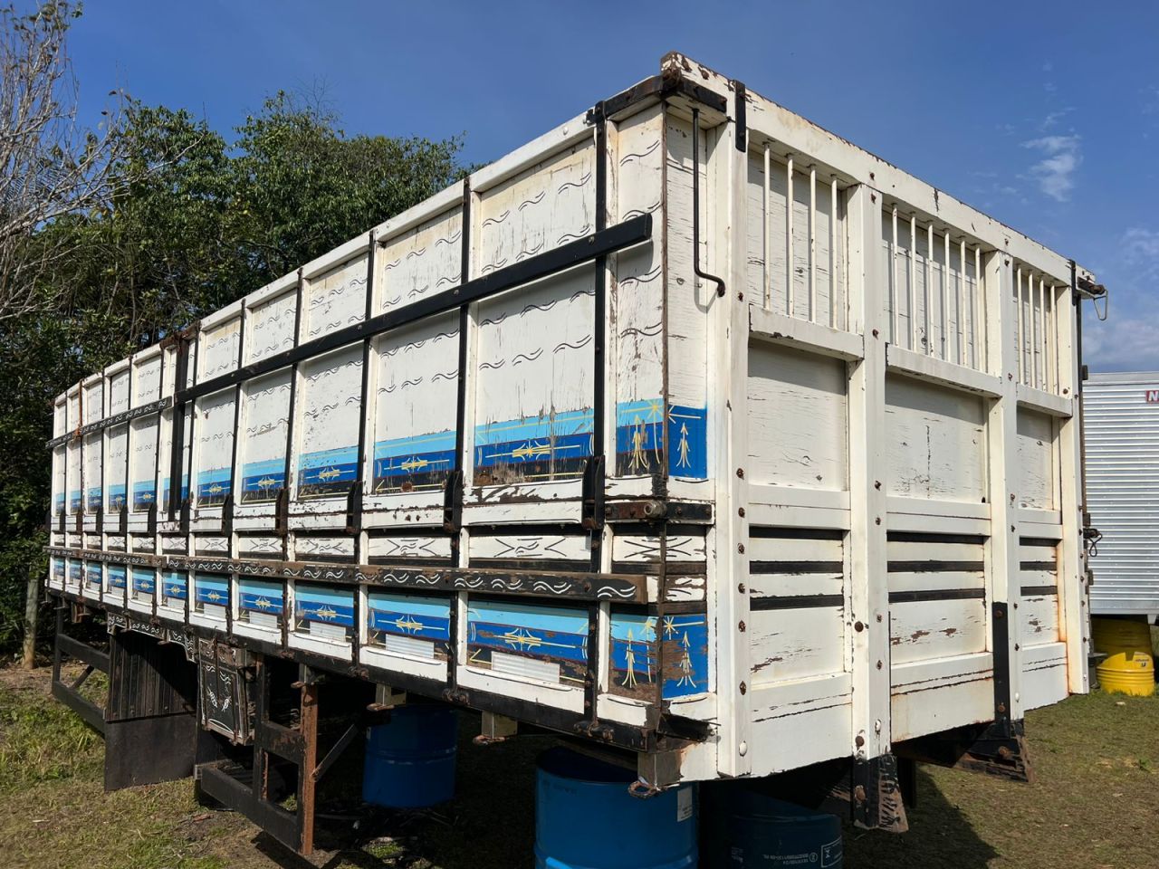 Carroceria de Madeira Graneleiro 6.90 Metros Caminhao Toco.