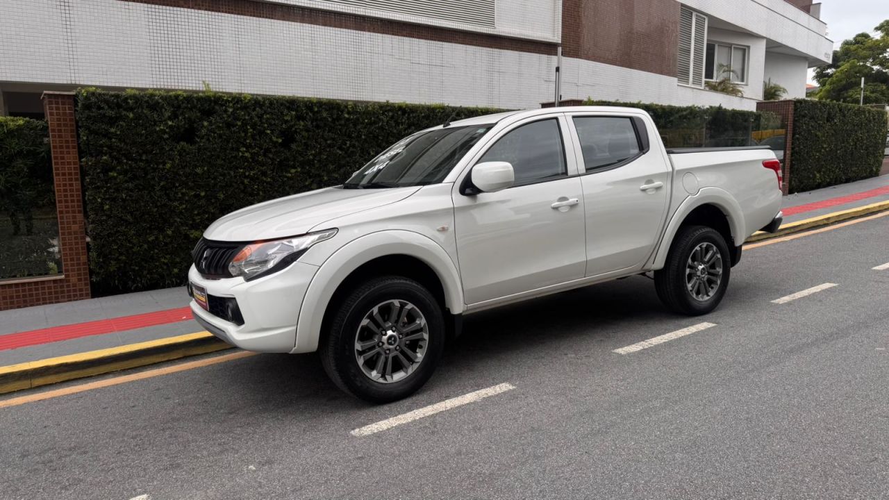 L200 Tri. Outd. GLX 2.4 CD 4x4 Die. Mec.