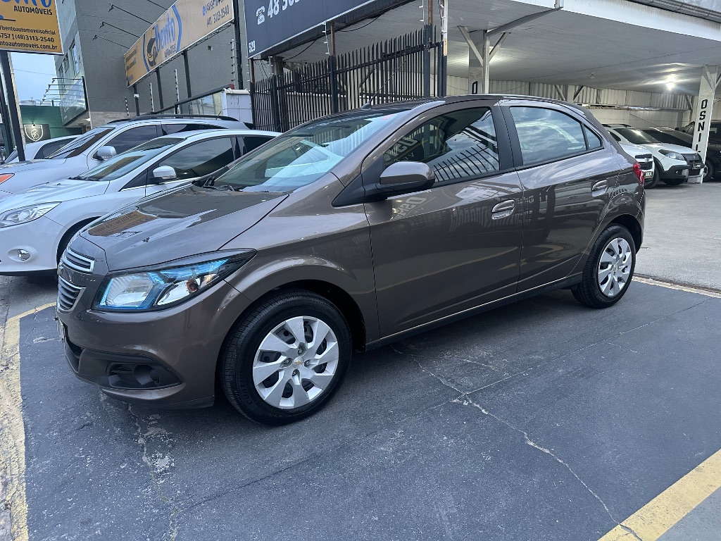 ONIX HATCH LT 1.4 Automatico