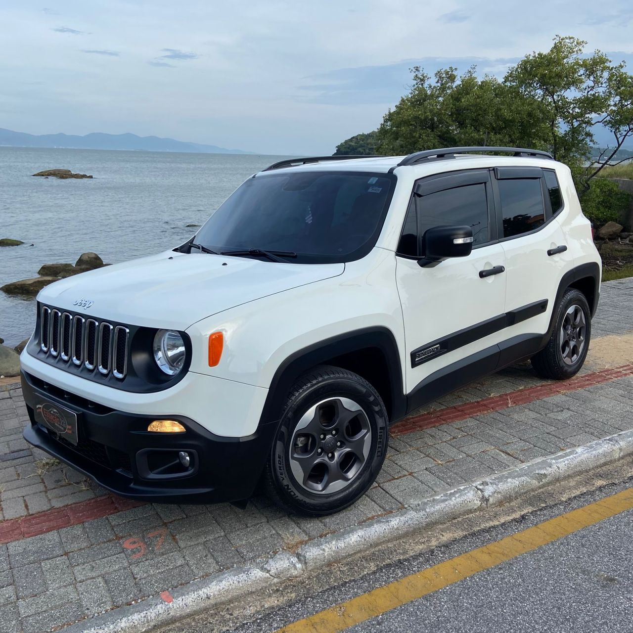 Renegade Sport 1.8 4x2 Flex 16V Aut.