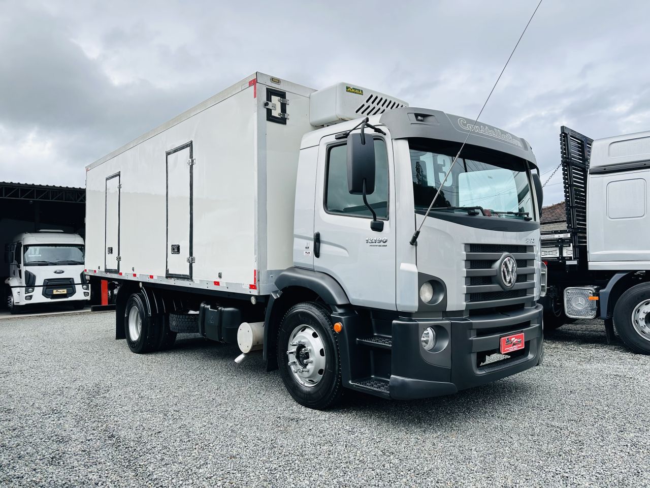 VW 13-190 CONSTELLATION BAU REFRIGERADO 