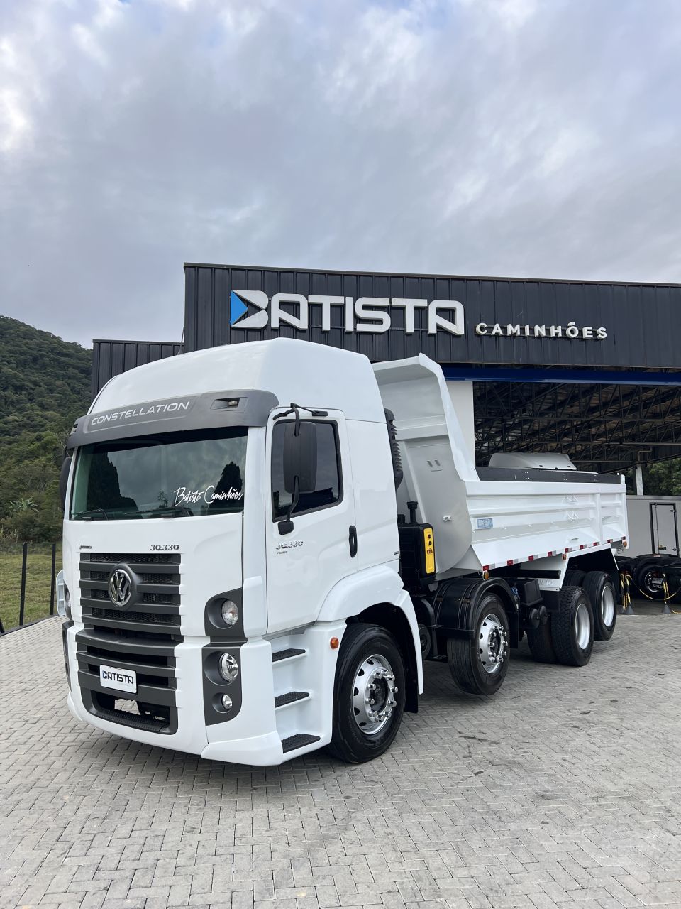 Vw 30-330 8x2 2023 - Cacamba Basilio de 12m3 + Fominha