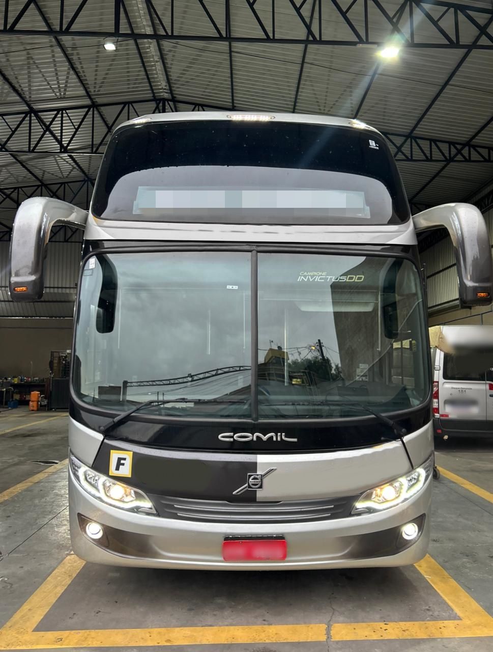 COMIL INVICTUS DD ANO 2017 VOLVO B 420R JM COD.1312