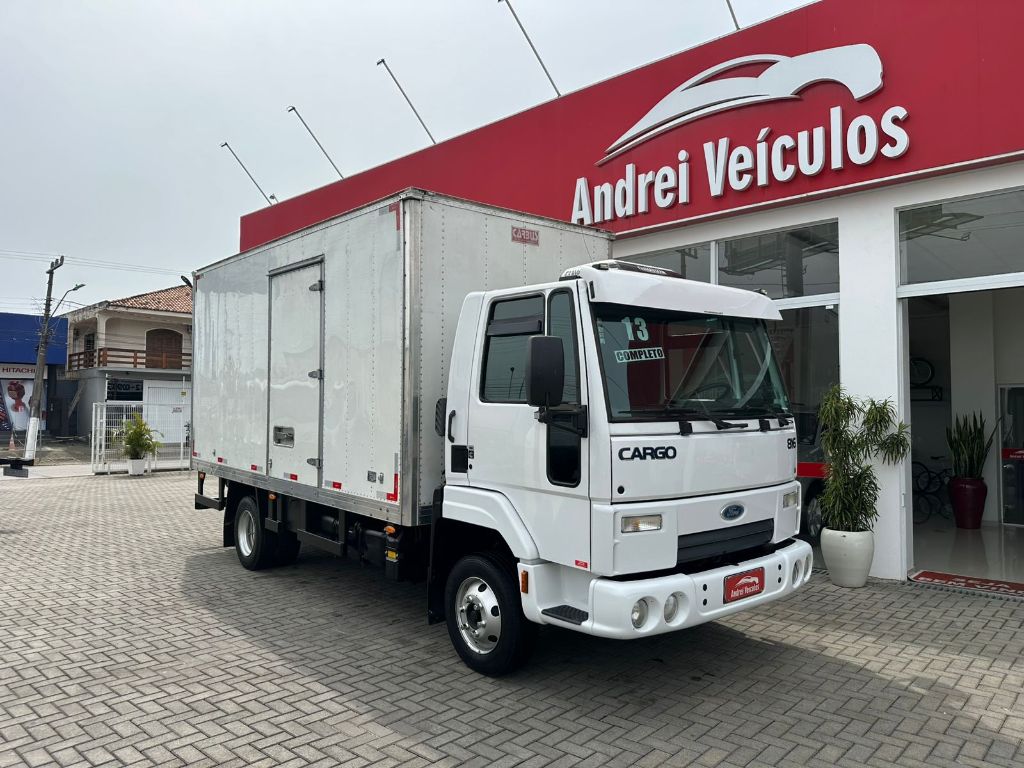Ford Cargo 816 S Apenas 188.000 Km com Bau 2013