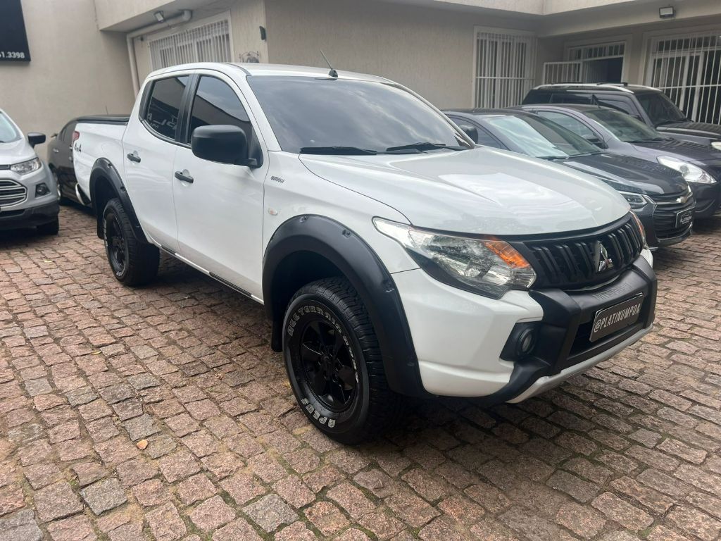 L200 Tri. Outd. GLX 2.4 CD 4x4 Die. Mec.