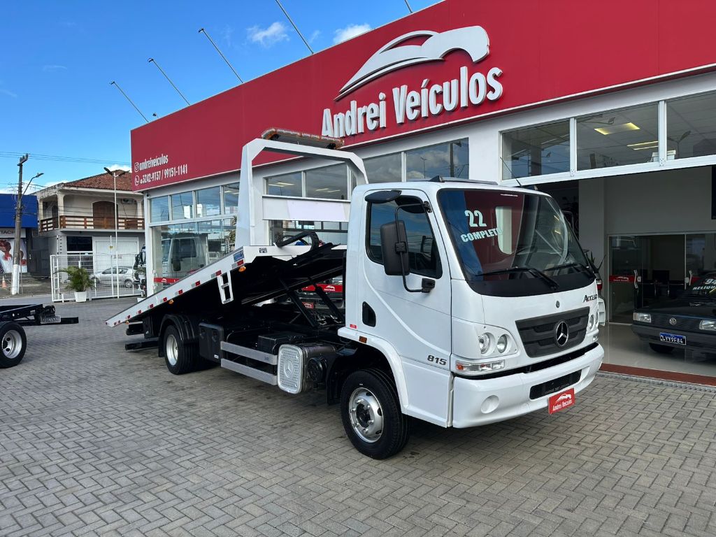 Mercedes-Benz Accelo 815 Completo Apenas 73.000 Km com Plataforma 2022