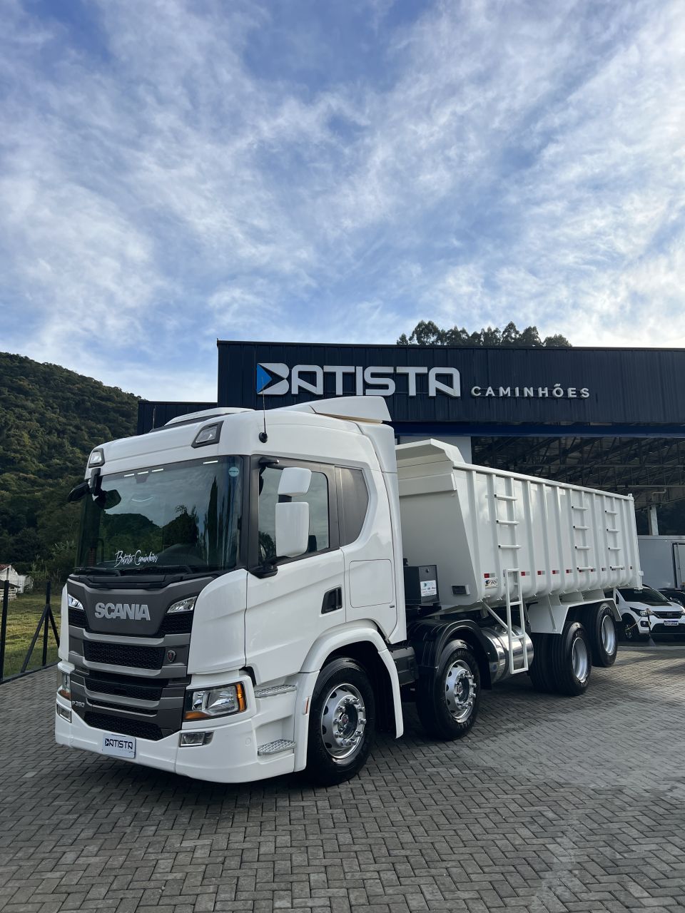 Scania P360 8x2 2021 - Cacamba BRAZIl de 25m3