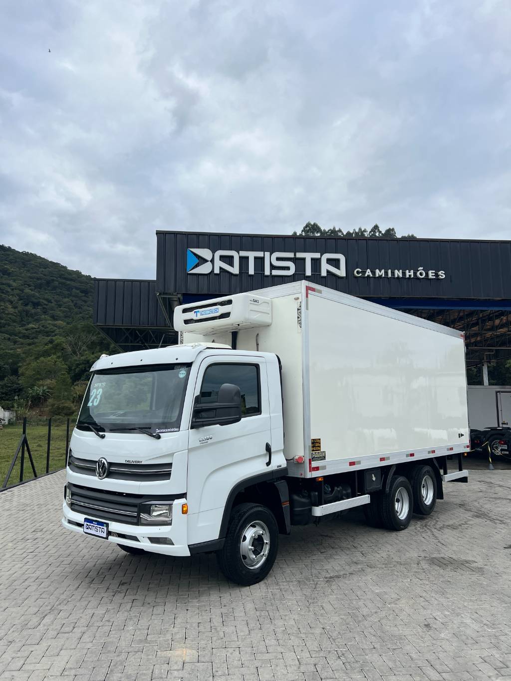  Vw 13-180 Delivery Prime 6x2 - Bau refrigerado Pavan de 5.50m