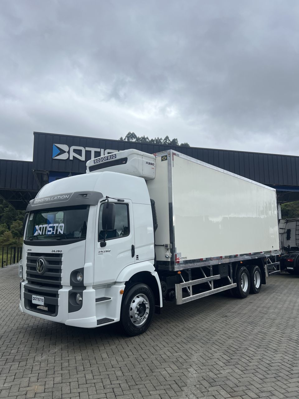  Vw 24-280 Prime 6x2 2023 - Bau Refrigerado HC de 8m - Baixo KM