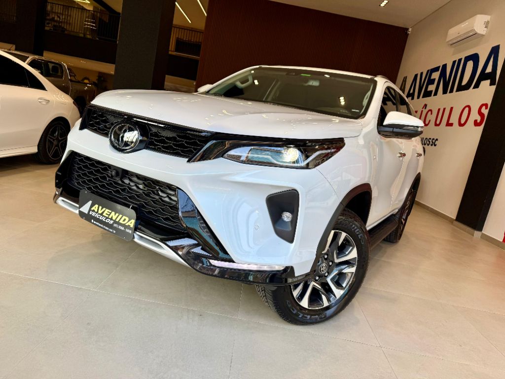 Hilux SW4 SRX Plat. 4x4 2.8 TB Die. Aut.