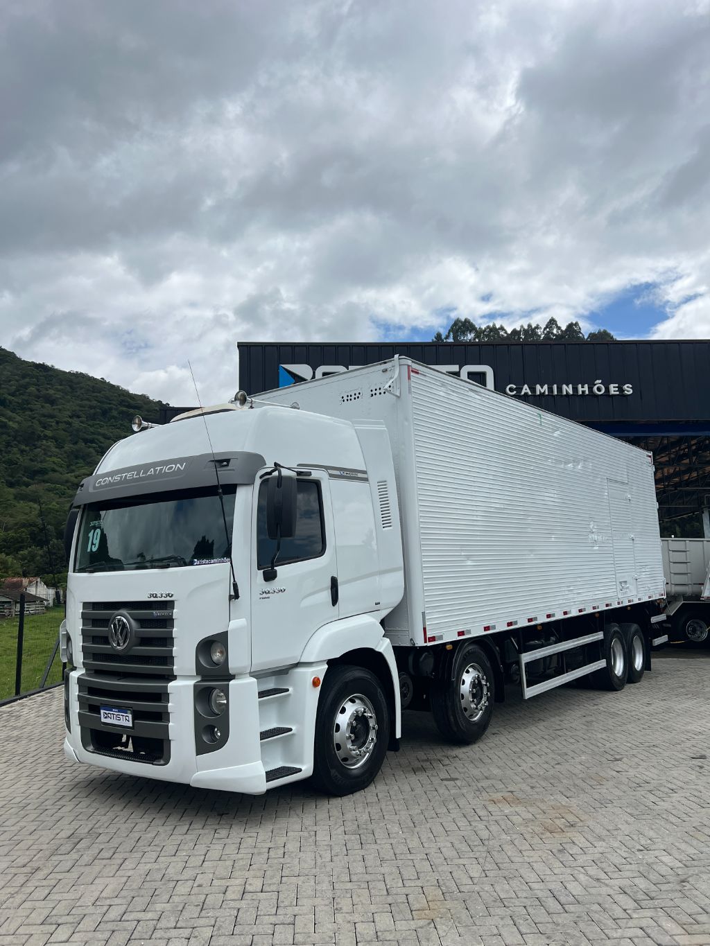 REPASSE - Vw 30-330 8x2 2019 - Bau 2irmaos de 9m