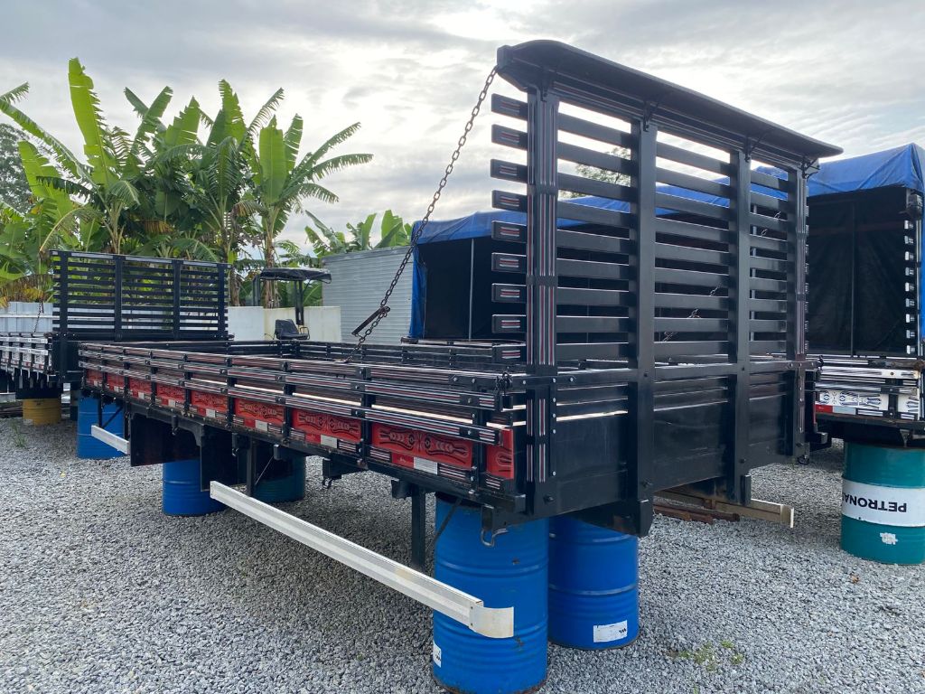 Carroceria de Madeira 6.35 Metros Caminhao ¾.