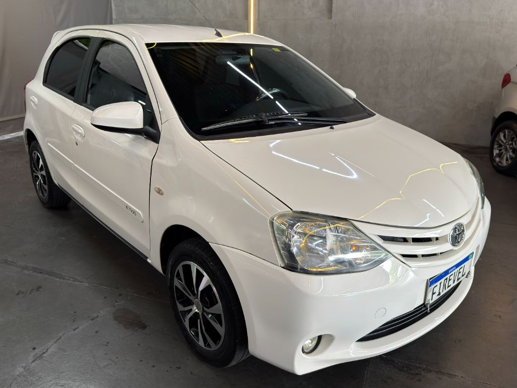 Etios Hatch X 1.3 Mec. - Flex - 2014