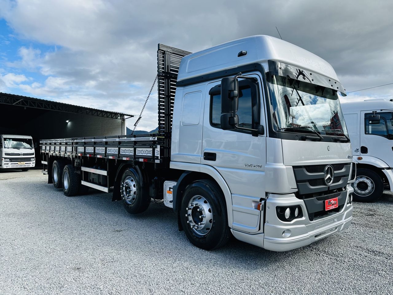 MB ATEGO 2429 8x2 COM CARROCERIA 