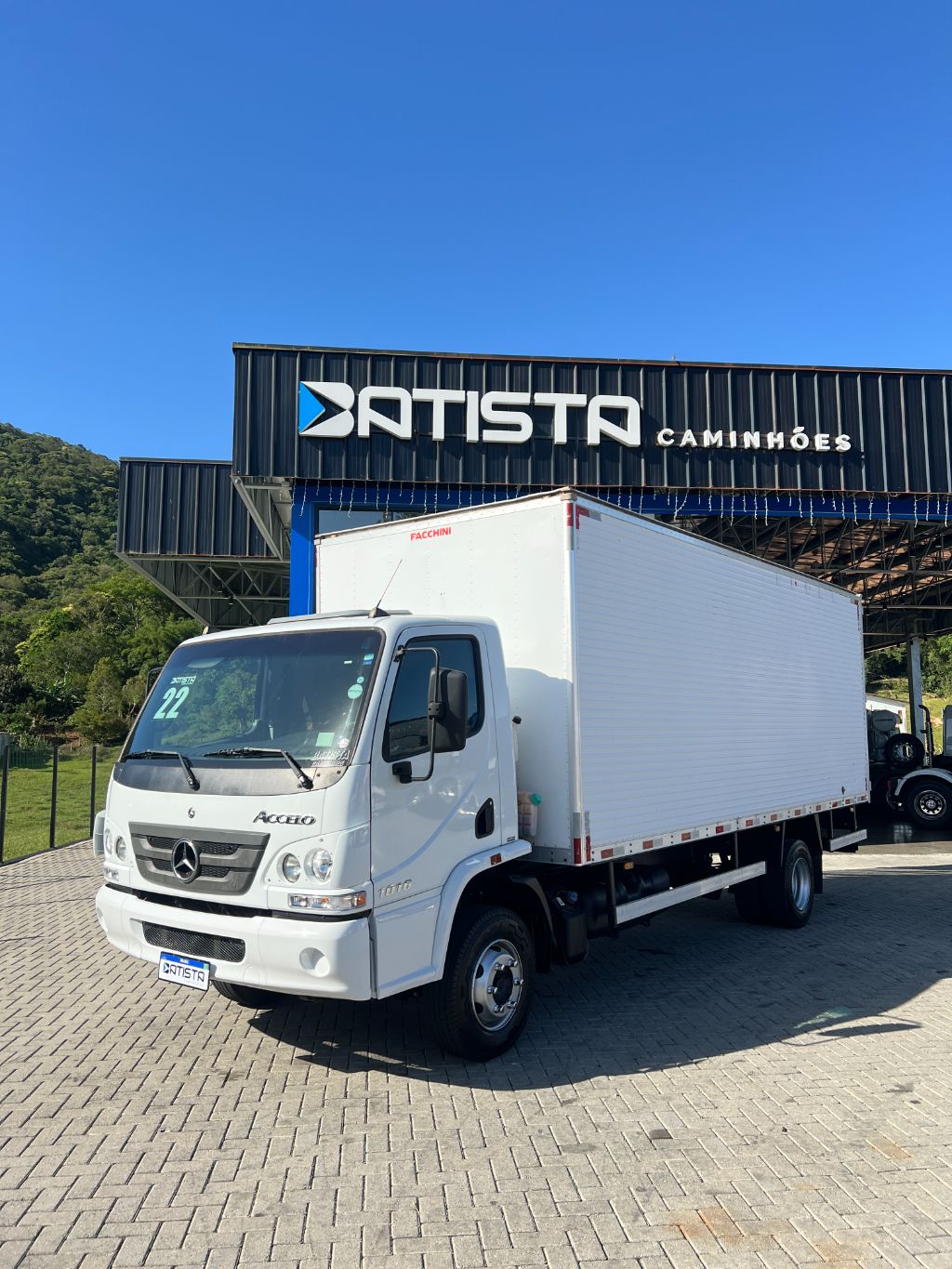 Accelo 1016 2022 - Bau facchini de 6,2m - apenas 22 mil KM