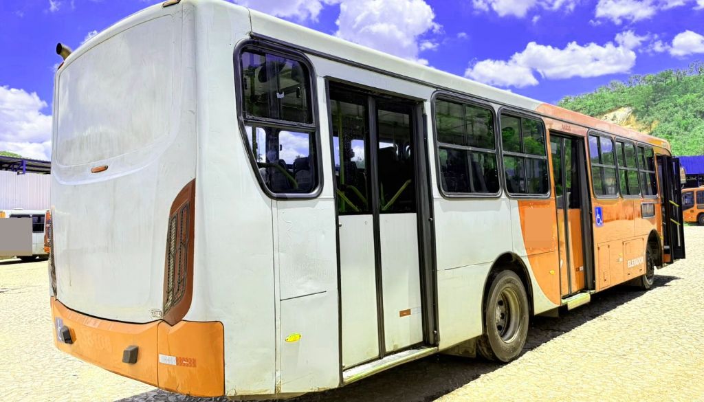 CAIO APACHE VIP ANO 2015 M.BENZ OF 1721 JM COD.977