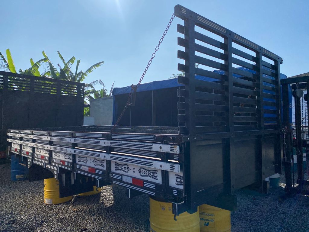 Carroceria de Madeira 5.30 Metros Caminhao ¾