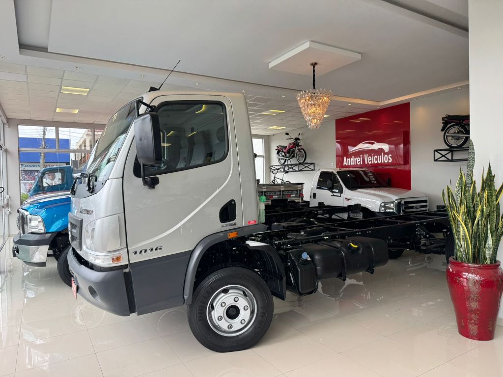 Mercedes-Benz Accelo 1016 Completo Raridade Apenas 5.000 km 2013