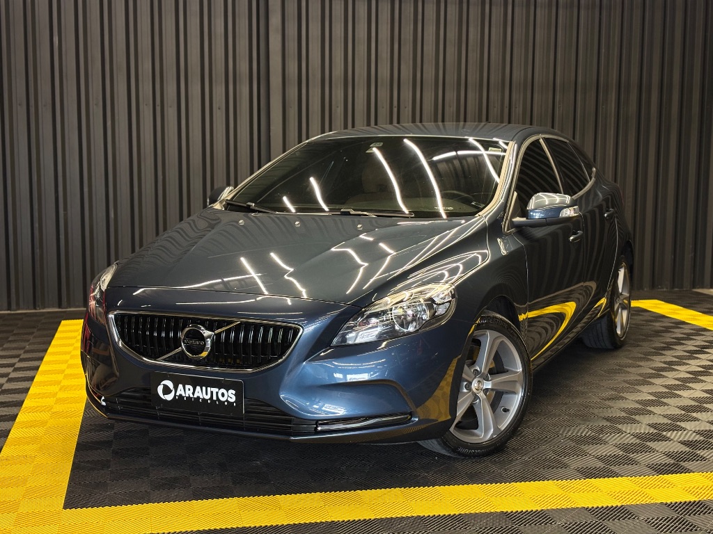 V40 T-4 KINETIC 2.0 Aut.