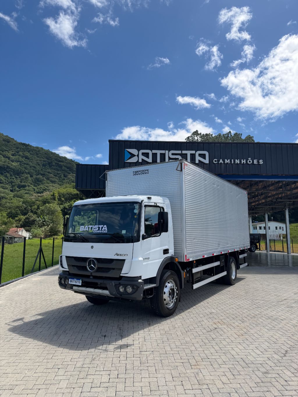 Atego 1719 2022 - Bau Randon de 7.1m - apenas 127mil KM