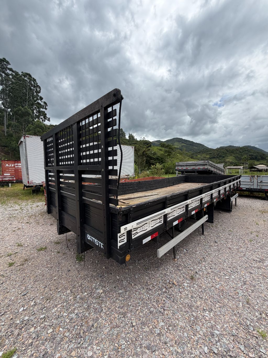 Carroceria de Madeira 4x2 toco