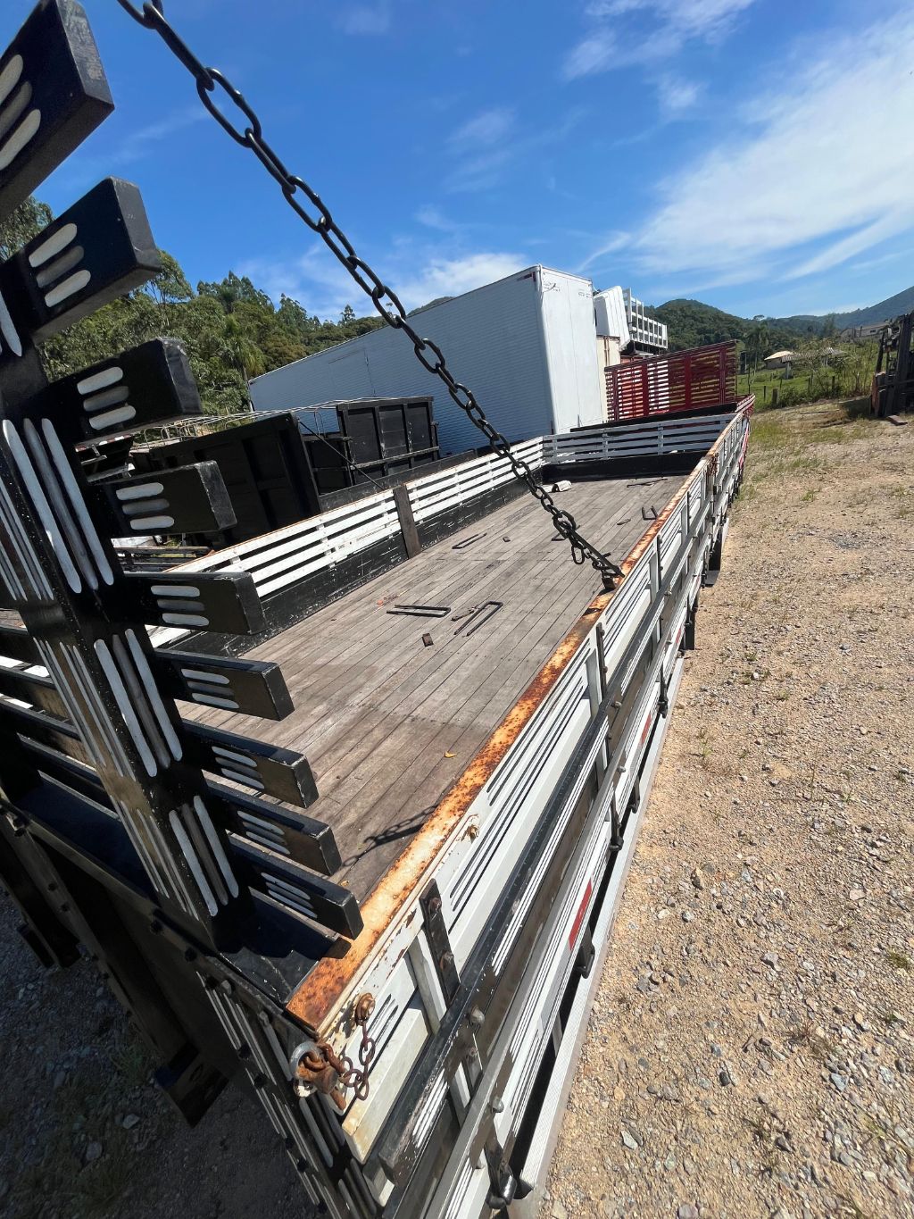 Carroceria de madeira 6,15m