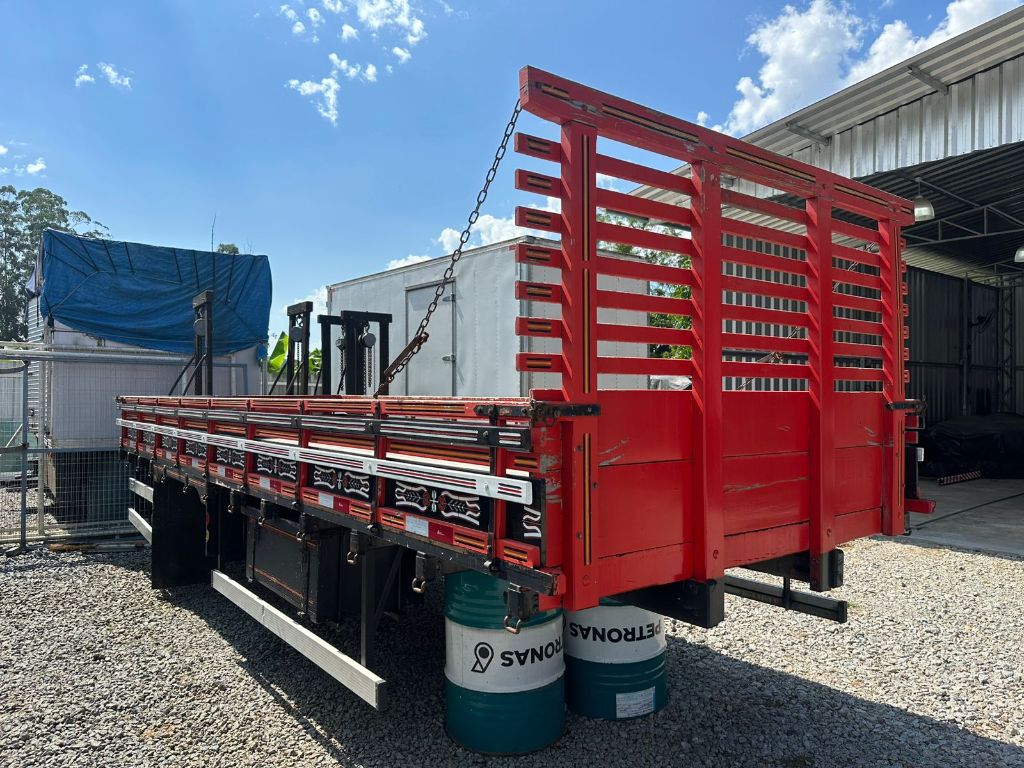 Carroceria de Madeira 6.35 Metros Caminhao ¾.