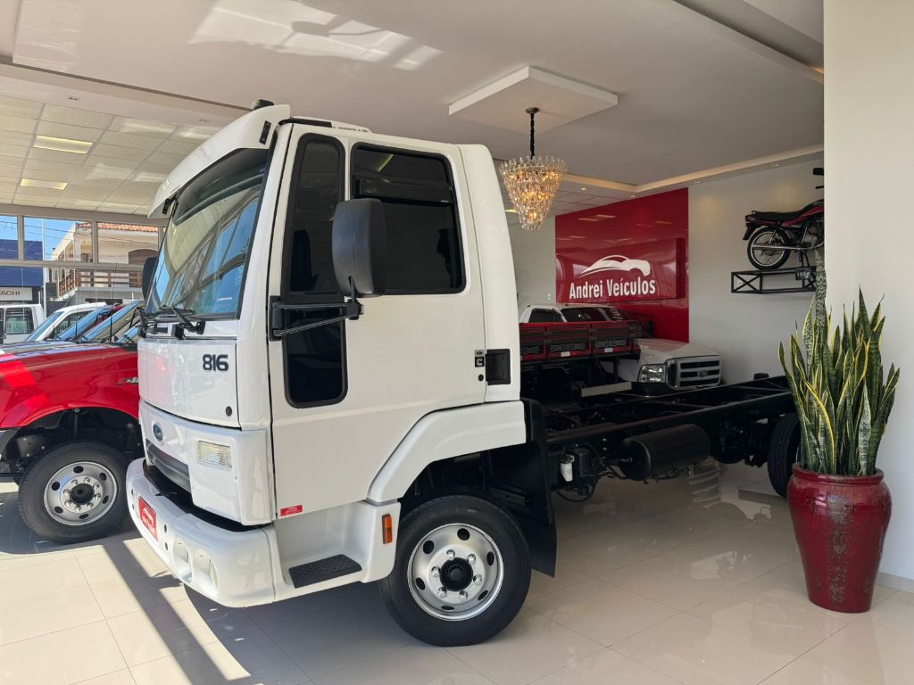  Ford Cargo 816 S Completo Apenas 192.000 Km 2013