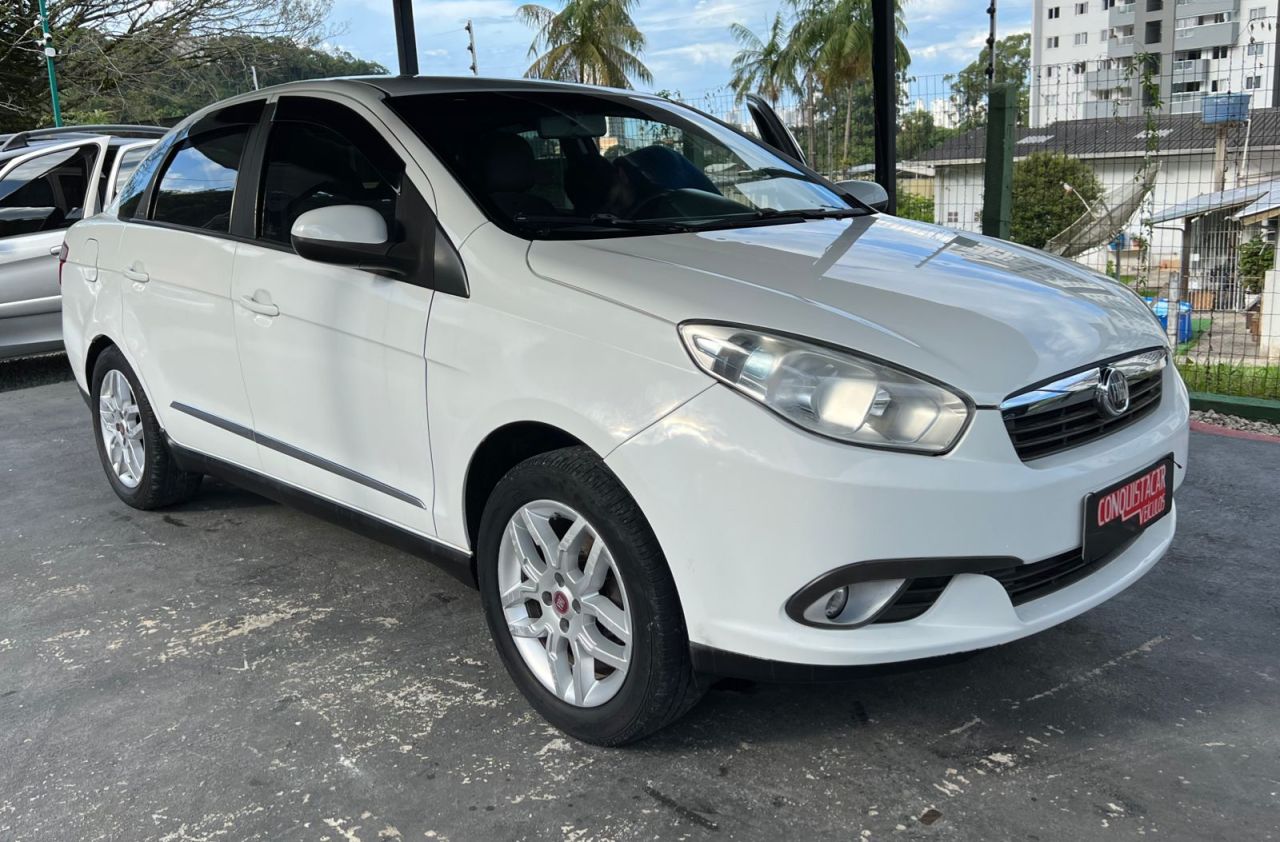 Grand Siena ESSENCE Dual. 1.6 Flex 16V