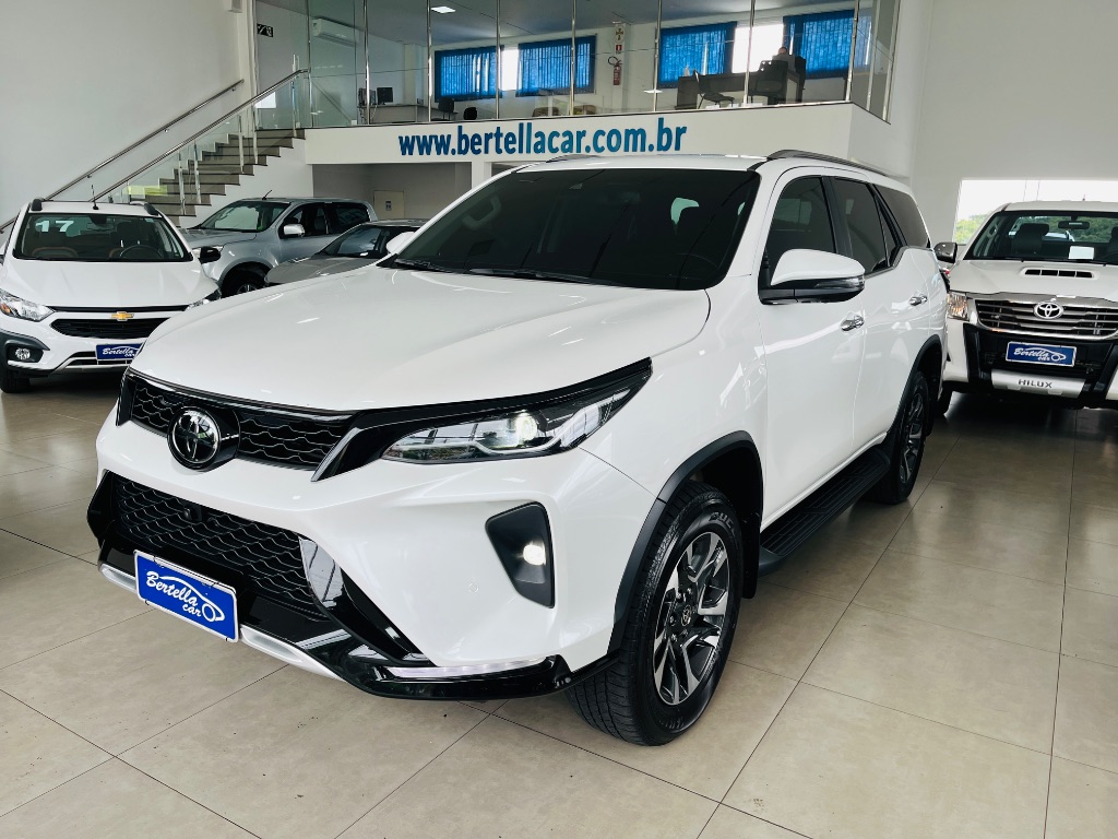 Hilux SW4 SRX Plat. 4x4 2.8 TB Die. Aut.