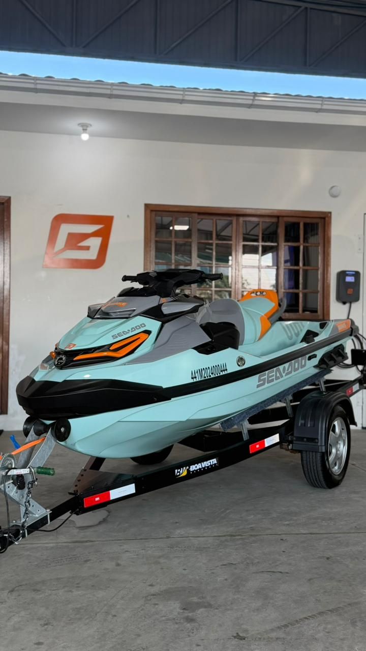 Jet Ski SEA DOO Wake Pro 230
