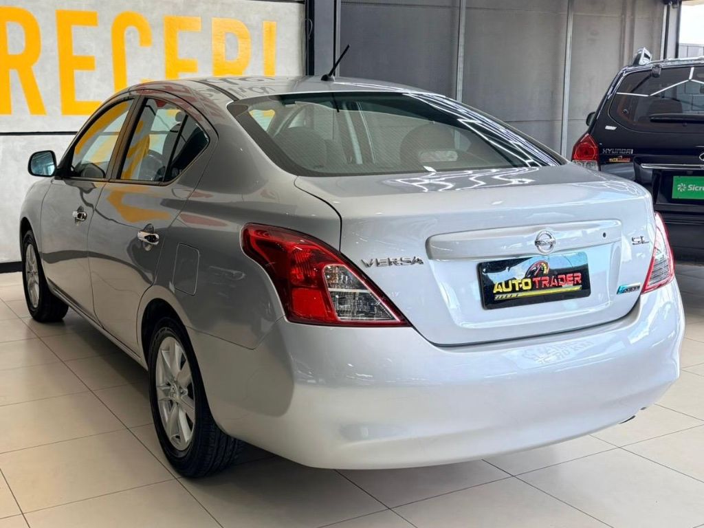 VERSA SL 1.6 Flex  Cambio Mecanico