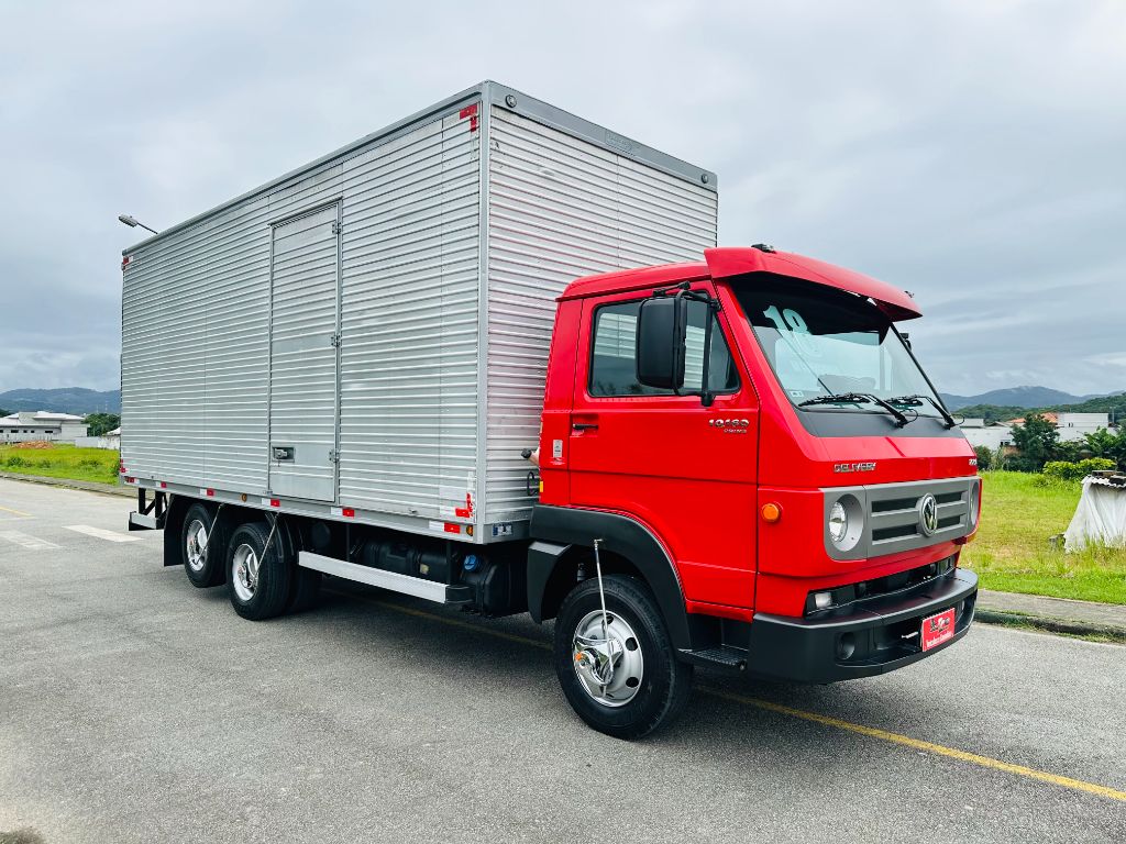 VOLKSWAGEN 10-160 TRUCADA COM BAU 2018