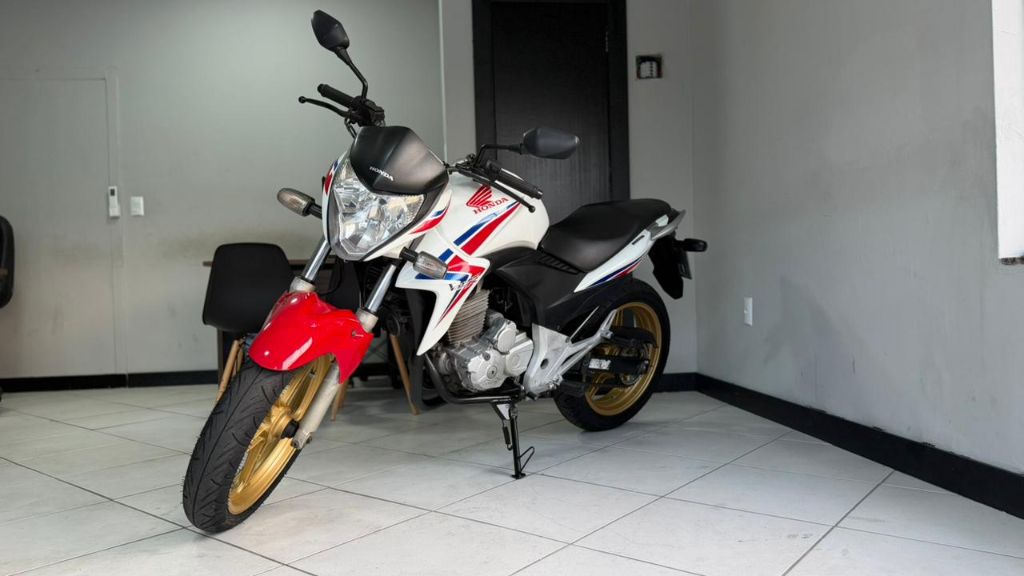 CB 300R FLEX em otimo estado 