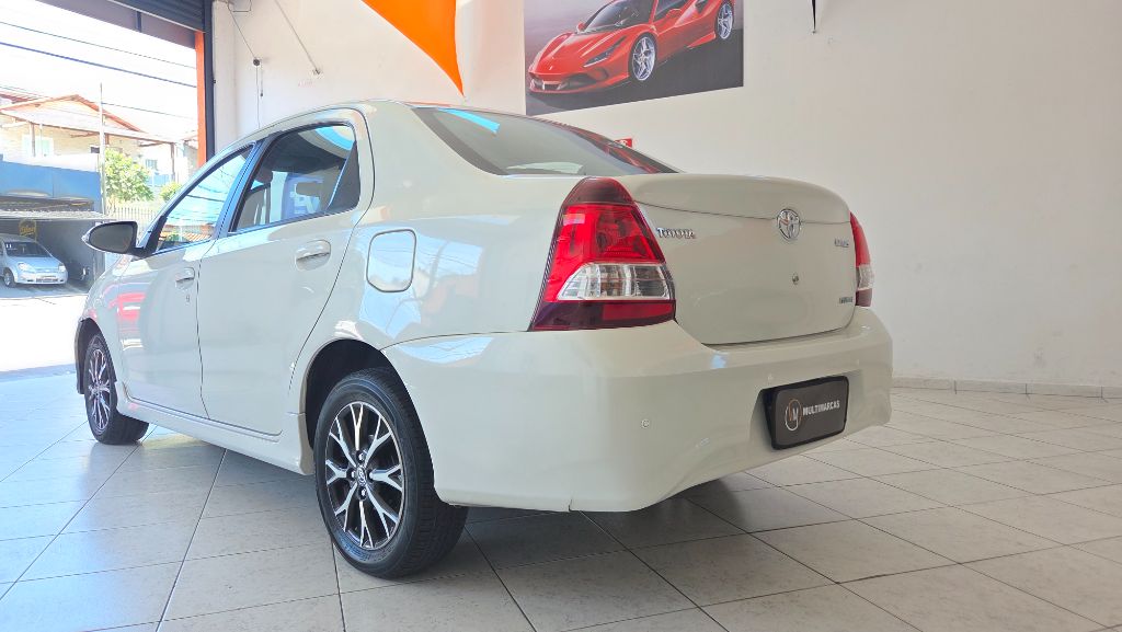ETIOS PLATINUM Sed. 1.5 Flex 16V 4p Aut.